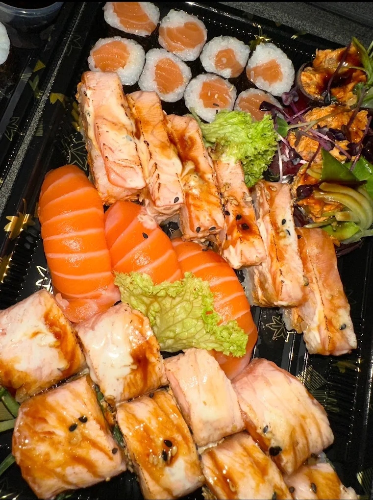 Gebackene Roll mit Saucen